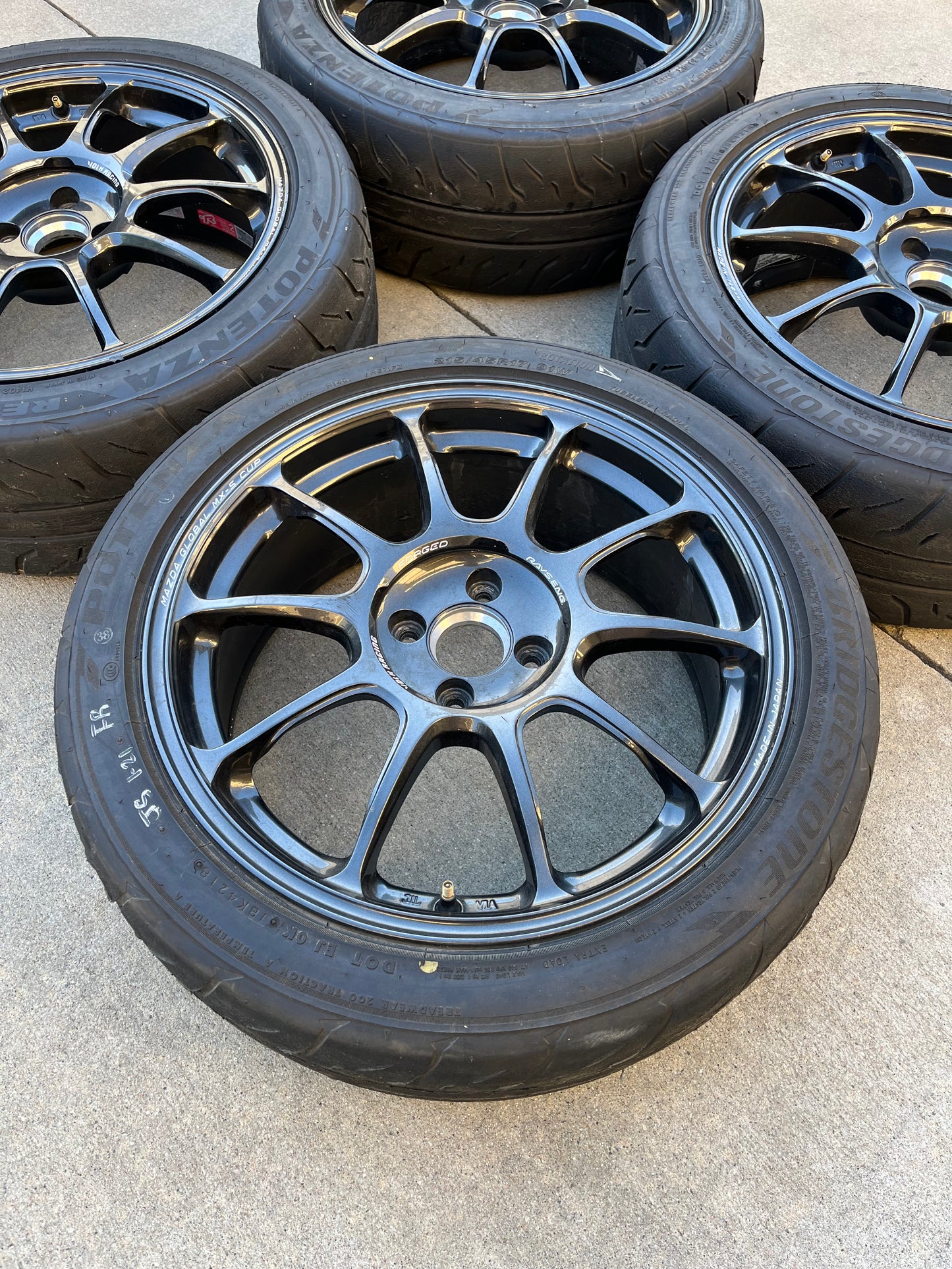 RAYS VOLK RACING ZE40 17x7.5 +40mm (4x100)