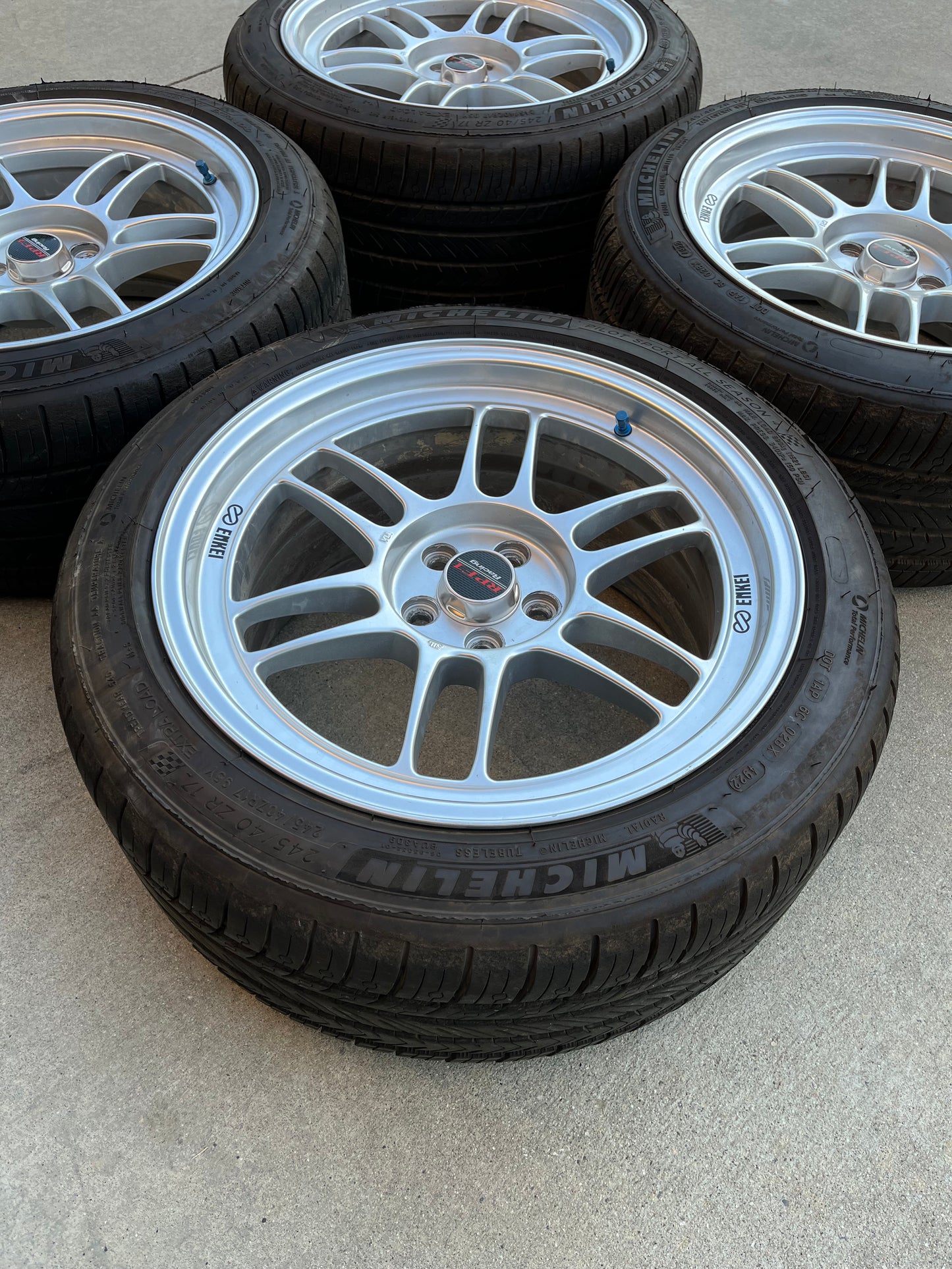 ENKEI RPF1 17x9 +35mm (5x100)